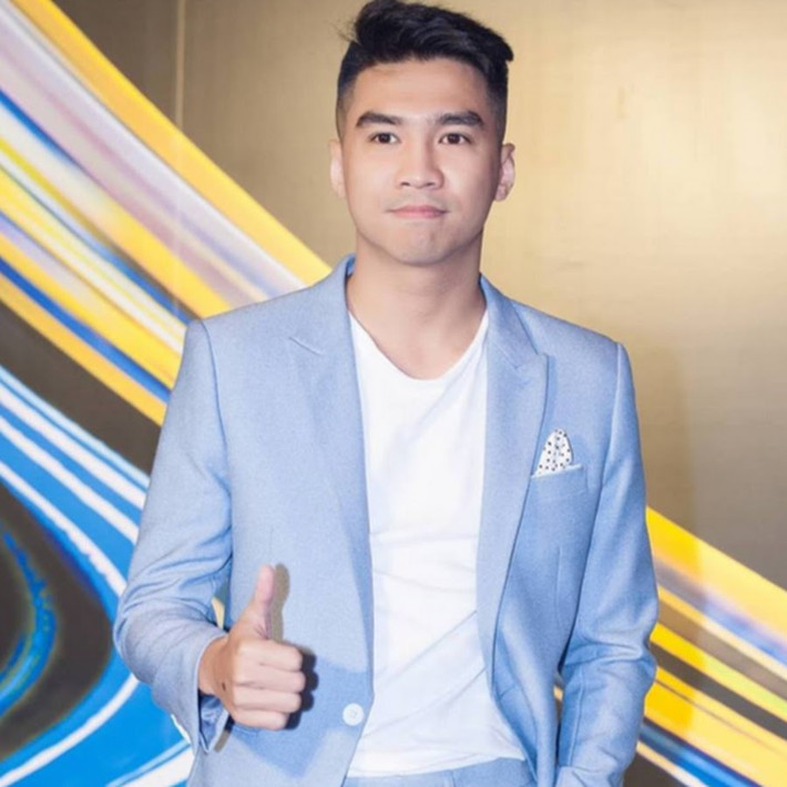 Tới câu: ''Justatee tên thật là gì?'', Pew Pew tiếp tục biểu cảm thái quá khi hét lên: ''Ôi, trời ơi tại sao, tại sao lại… Em có Facebook của anh ấy…'', nhưng sau đó vẫn không trả lời được.