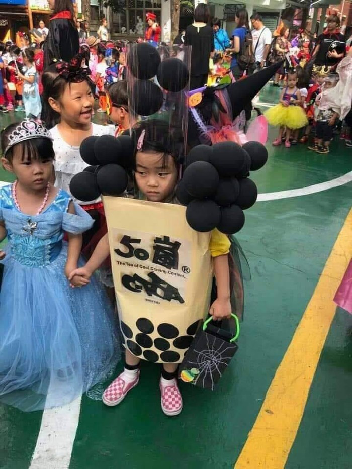 Trend "trà sữa" được phụ huynh áp dụng để hoá trang cho con mình khiến CĐM thích thú.