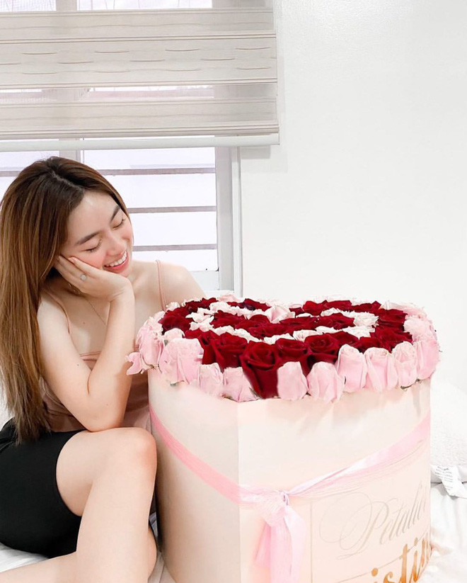Dù cặp đôi không công khai thông báo chuyện hẹn hò nhưng những hình ảnh họ chia sẻ lên trang cá nhân thì ai cũng đoán ra được sự tình.