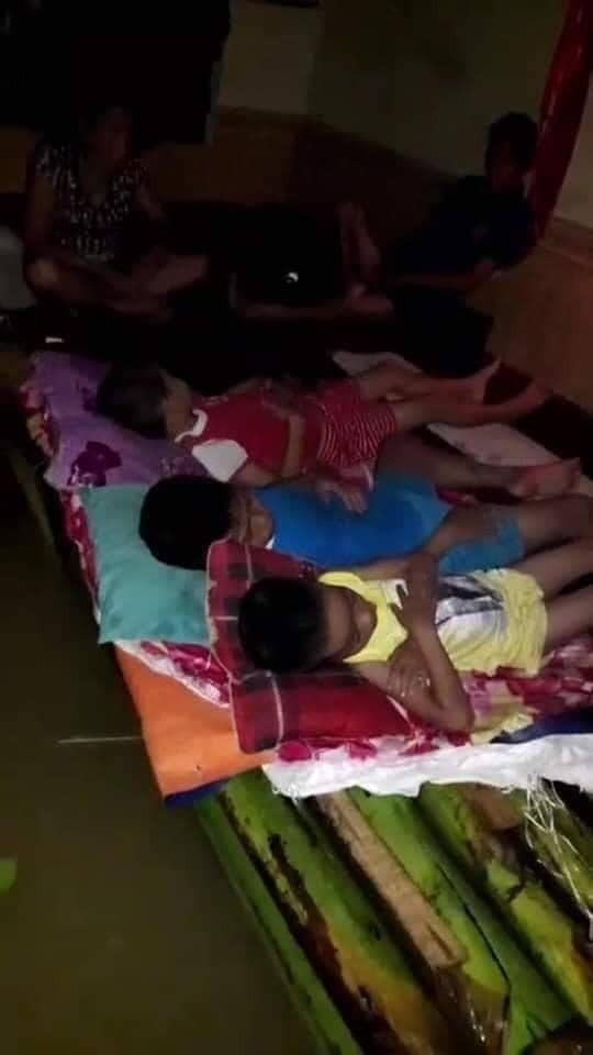Trước sự xuất hiện của những hình ảnh thực tế trong vùng lũ, hàng chục nghìn người thể hiện sự xúc động kèm theo đó là những lời động viên tới những em nhỏ sống tại vùng lũ.