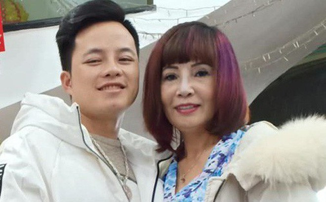 Được biết, 'cô dâu 62 tuổi' phải chạy vật lí trị liệu các loại điện xung, điện phân, từ trường, siêu âm để khuôn miệng cân lại.
