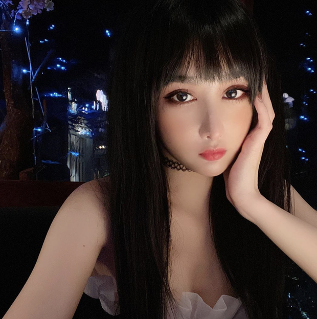 Ngoài những lời chúc phúc cho cặp đôi, nhan sắc của Bella - bạn gái mới chàng rapper nhanh chóng trở thành tâm điểm bàn tán của dư luận.