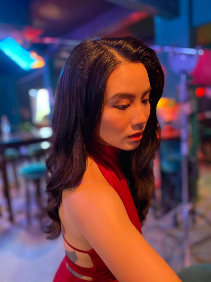 Trong tập phát sóng mới nhất, "hot girl cảnh nóng" gây chú ý với sự xuất hiện tại đây và hé lộ về 6 mối tình đã đi qua cuộc đời.