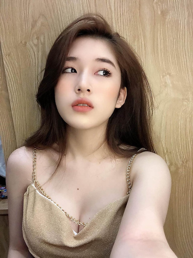 Dù là trên mạng xã hội hay ngoài đời, Châu Linh đều được nhận xét là cô gái nhẹ nhàng, yêu đời, mang đến cho mọi người những năng lượng tích cực.