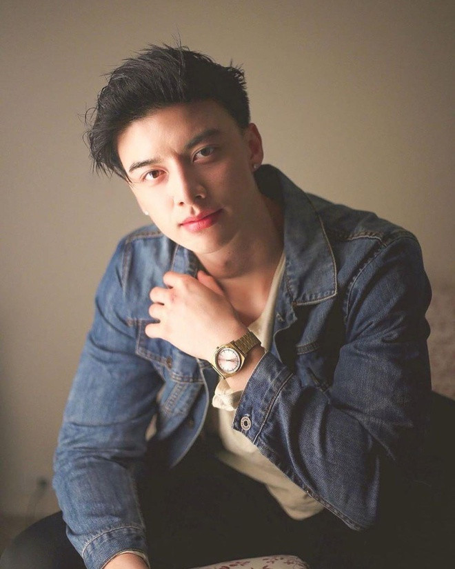 Jonathan Hoang Nguyen chuộng phong cách thời trang lịch lãm. Anh thích mặc vest kết hợp áo sơ mi.