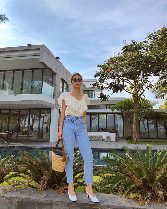 Quỳnh Anh Shyn nổi tiếng là một hot girl có gu thời trang thời thượng, sành điệu.