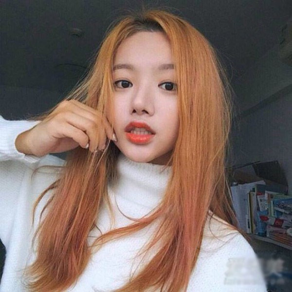 Một bạn gái quen qua mạng nữa là nữ sinh viên năm 3 trường đại học Vũ Hán - Tiểu Ninh, cô gái này có quen biết một chàng trai có tên Tiểu Lý.