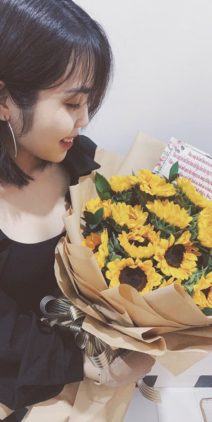 Trước đó, Vy từng chia sẻ, thời gian đầu sau khi bị tạt axit cô thường xuyên gặp ác mộng và ám ảnh về sự việc đã diễn ra. Dù vậy, nhờ sự động viên từ bố mẹ, bạn bè, cô cảm thấy mình cần phải mạnh mẽ sống tiếp.