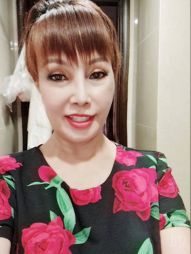 Dù đã tuổi cao thế nhưng cô dâu Thu Sao vẫn liên tục thực hiện nhiều cuộc thẩm mỹ để níu kéo tuổi thanh xuân. Những gì sau hậu phẫu của cô vẫn nhận được sự chú ý của dư luận.