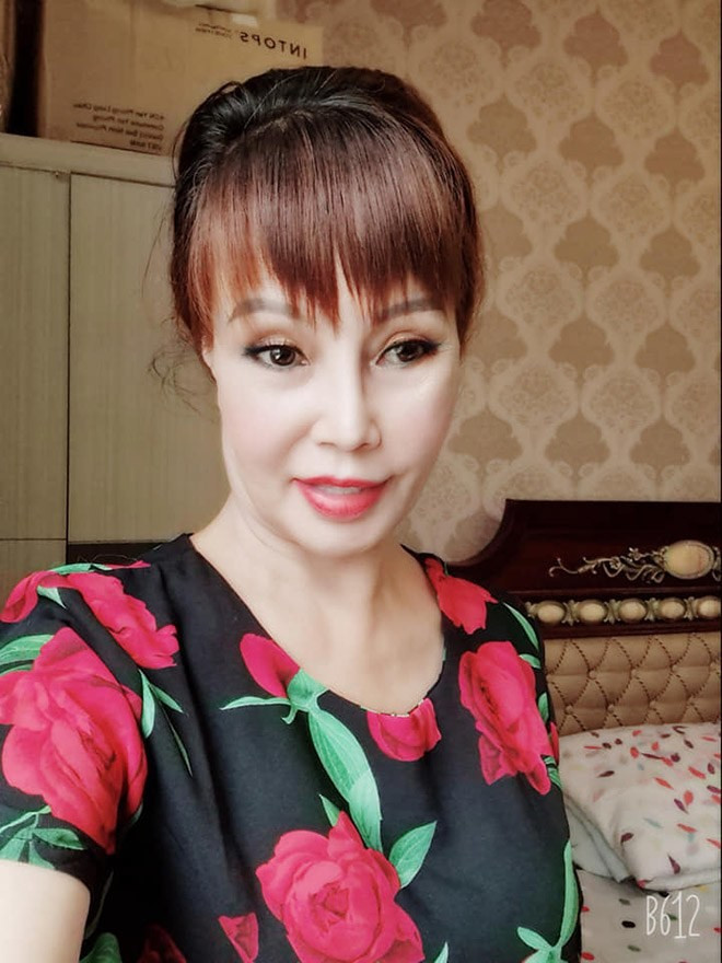 Không ngần ngại thừa nhận mình là người đam mê làm đẹp, chị Thu Sao đã trải qua không ít cuộc phẫu thuật từ làm căng da đến lắm mắt, từ nâng mũi đến… làm ngực.