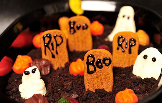 Món pudding nghĩa địa vô cùng kinh dị đêm Halloween.