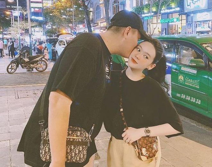 Được biết, cựu hot girl này hiện đang điều hành một cửa hàng mỹ phẩm và cả thời trang uy tín tại Thành phố Hồ Chí Minh.