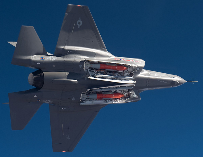 Sự khác biệt nói trên đã đưa F-35A vượt lên trên hai đối thủ chính, khẳng định đây là "phương tiện tối cao" trong bối cảnh chiến tranh đương đại có sử dụng vũ khí công nghệ cao.