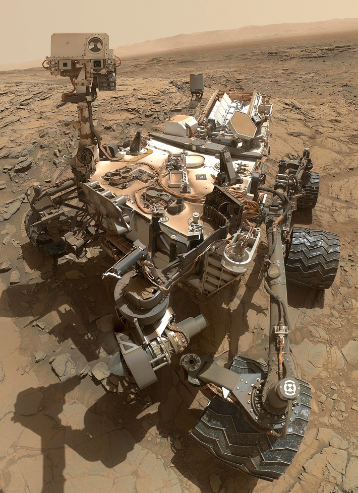 Tuy nhiên, chuyên gia hình ảnh của NASA giải thích rằng đó chỉ là một điểm ảnh nóng (hot pixel) tức hình ảnh xuất hiện bất thường khi các thiết bị cảm biến quá nóng do máy ghi hình vận hành trong thời gian dài kết hợp với tia vũ trụ hoặc một bất thường nào khác.