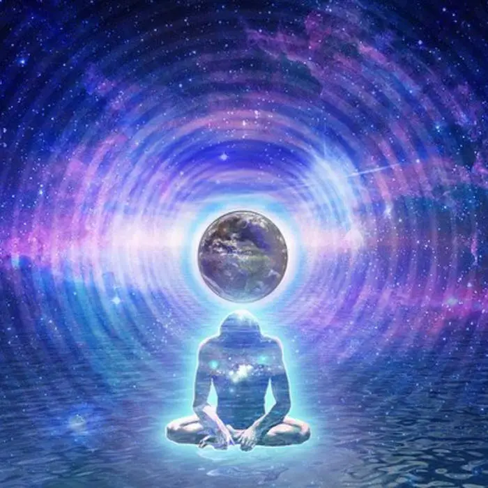 Hội chứng Starseed thường được miêu tả như một cảm giác cô độc, một sự nhạy cảm với năng lượng và một khao khát được kết nối với nguồn gốc của họ.