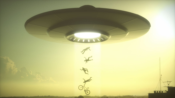 Nam Cực từng trở thành đề tài nóng khi các thợ săn UFO tuyên bố phát hiện một số bằng chứng về người ngoài hành tinh. Cụ thể, thợ săn người ngoài hành tinh Scott C. Waring gây xôn xao dư luận khi tuyên bố tìm thấy một người ngoài hành tinh ở Nam Cực.