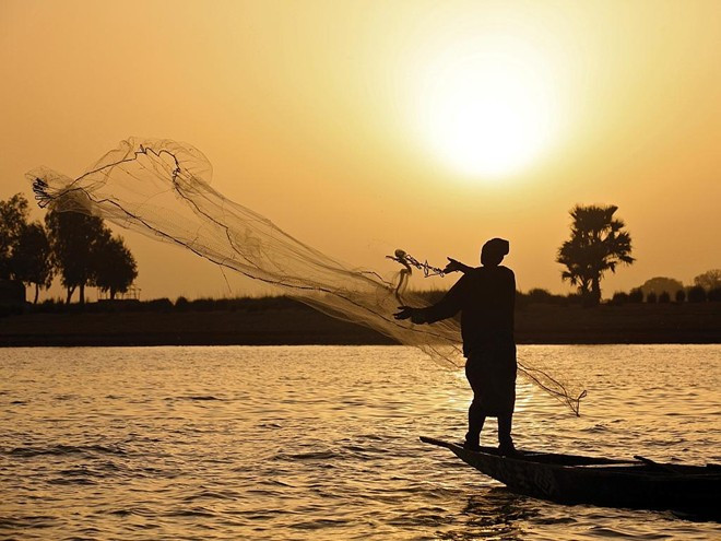 Sông sâu nhất thế giới - sông Congo, Congo: Sông đổ ra Đại Tây Dương, nơi sâu nhất là 220 m, chiều dài 4.700 km. Đây cũng là một trong những con sông có lưu vực và lưu lượng nước lớn nhất thế giới. Lưu vực sông có diện tích 3.680.000 km². Vào mùa nước lớn, sông có lưu lượng khoảng 41.800 m³ mỗi giây.