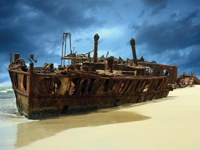 Đảo cát lớn nhất thế giới - đảo Fraser, Australia: Đảo Fraser nằm dọc theo vùng duyên hải phía nam của bang Queensland, Australia, có diện tích 1.840 km2. Với những khu rừng nhiệt đới, cồn cát khổng lồ và hệ động thực vật hoang dã đa dạng, Fraser được UNESCO công nhận là Di sản Thế giới vào năm 1992.