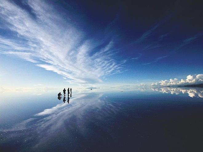 Nơi bằng phẳng nhất thế giới - Salar De Uyuni, Bolivia: Đây là cánh đồng muối lớn nhất thế giới với diện tích 10.582 km², gần dãy Andes, với độ cao 3.650 m.