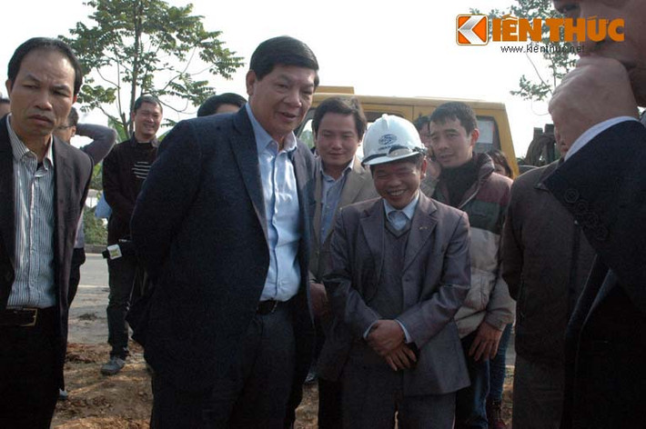 Trao đổi với PV Kiến Thức, ông Nguyễn Văn Tốn cho biết: "Đúng như tiến độ khắc phục sự cố thì chỉ khoảng 20h ngày 15/1, nguồn nước sạch sẽ được cấp trở lại cho hơn 70.000 hộ dân Thủ đô".
