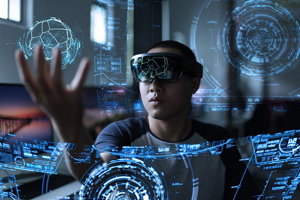Năm 2022 cũng được dự đoán là cơ hội phát triển mới cho thực tế ảo (VR) khi Facebook kính VR làm thiết bị trọng tâm khi giới thiệu vũ trụ ảo (metaverse).