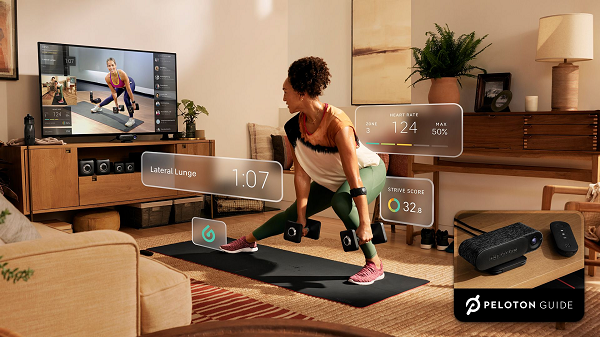 Máy ảnh tập luyện hỗ trợ AI của Peloton Guide là giải pháp tối ưu cho các buổi tập thể dục một mình khi ở nhà. Khi sử dụng, người dùng có thể nhìn thấy chính mình trên màn hình TV để kiểm tra biểu mẫu và đảm bảo đang làm theo các bước của người hướng dẫn.