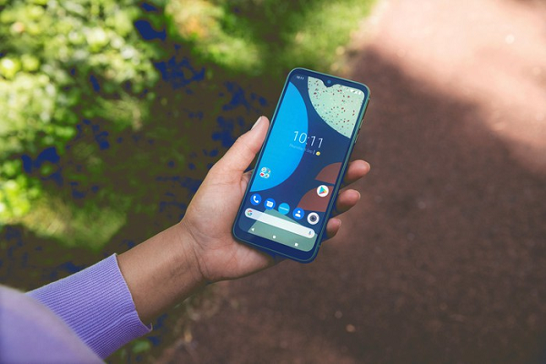 Fairphone 4 5G được bảo hành 5 năm, người dùng có thể sử dụng điện thoại này lâu hơn mà không cần phải nâng cấp công nghệ. Điện thoại thông minh này trung tính với chất thải carbon-điện tử, khiến nó trở thành một sản phẩm bền vững.