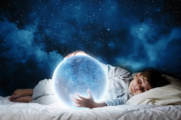Người dùng Reddit Akeleie miêu tả lại một giấc mơ dường như ông có chung với người khác: “Trở lại thời đại học, một lần tôi có một giấc mơ, trong đó tôi đang ngồi ở nhà và hướng mắt về phía rừng, người bạn cùng lớp cũng đang ngồi đó và nhìn lại tôi. Ngày hôm sau ở trường, anh ấy kể lại cho tôi về giấc mơ của anh đêm qua.”