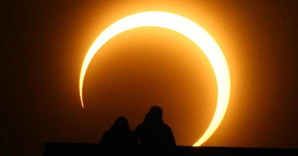 Hiện tượng nhật thực “hình khuyên” (ring of fire) đã xảy ra vào tháng 6/2021. Nhật thực “hình khuyên” là hiện tượng nơi rìa ngoài của Mặt trời có thể quan sát thấy phía sau Mặt trăng