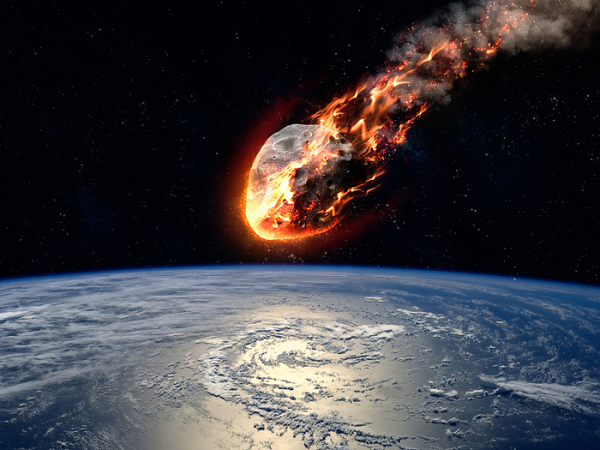 Thiên thạch có tên tiếng Anh là “meteorite” được hiểu là một vật thể tự nhiên từ ngoài không gian và tác động đến bề mặt Trái Đất. Khi thiên thạch từ trong không gian vào đến bầu khí quyển của Trái Đất thì áp suất nén làm thiên thạch nóng lên và phát ra ánh sáng và xuất hiện cái đuôi.