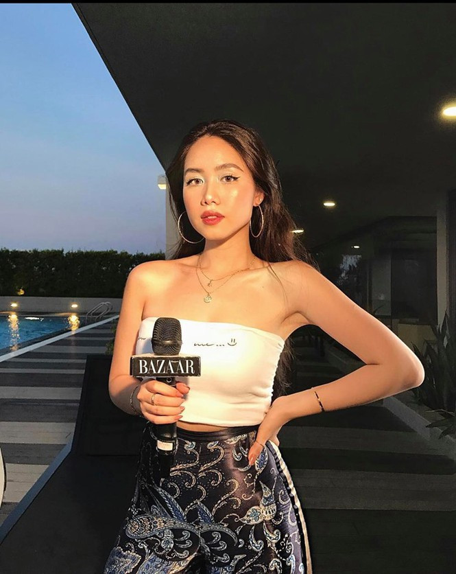 Thường xuyên chia sẻ những tips làm đẹp, cách phối đồ, du lịch trải nghiệm, có thể thấy Mina là cô gái có gu thẩm mĩ tốt và cực kì năng động tự tin.