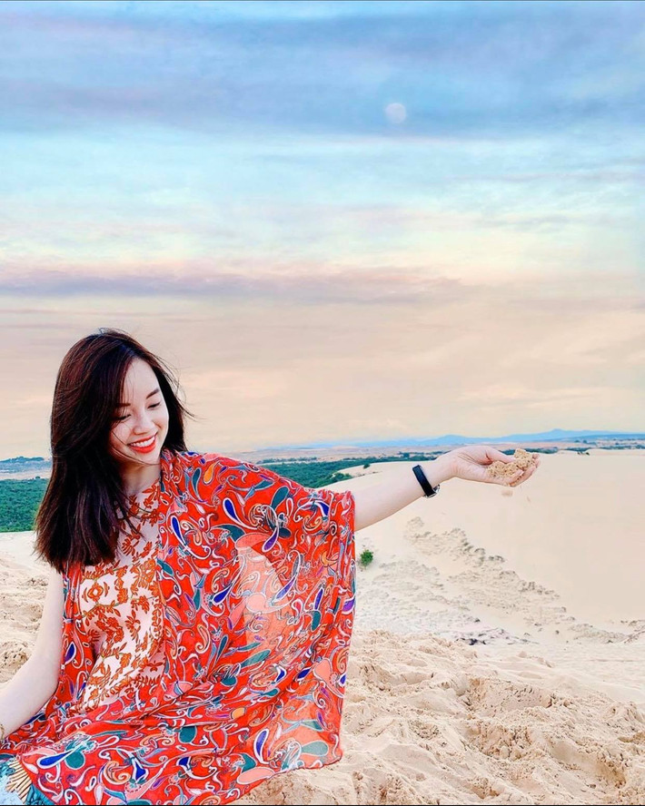 Sau thời gian ở ẩn, gần đây Ly Kute tái xuất với hình ảnh cực rạng rỡ trong chuyến du lịch cùng gia đình.