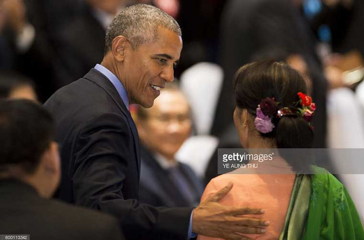 Ông Obama chào đón Cố vấn nhà nước Myanmar Aung San Suu Kyi trong Hội nghị cấp cao ASEAN-Mỹ hôm 8/9.