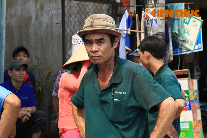 "Lửa lớn lắm, lúc chúng tôi bỏ chạy ra ngoài thì bắt đầu xuất hiện những tiếng nổ" - ông Phát - công nhân của công ty cho hay.