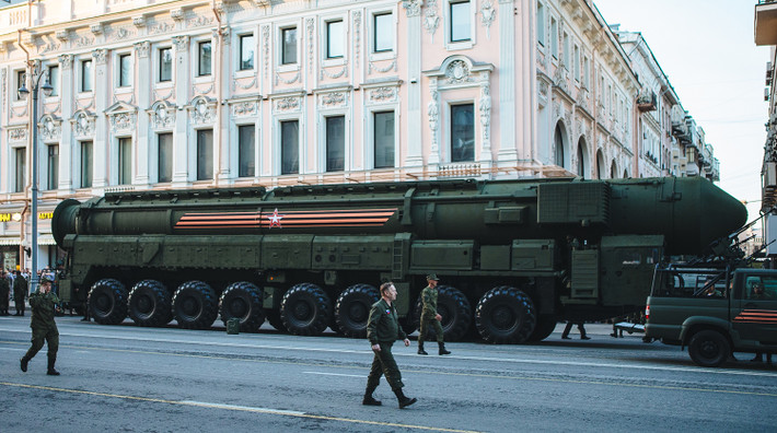 Tên lửa đạn đạo liên lục địa RS-24 Yars hay còn được biết tới với cái tên Topol-MR là loại tên lửa hành trình liên lục địa mới nhất của quân đội Nga, được thử nghiệm lần đầu vào năm 2007 nhằm thay thế cho các loại tên lửa đạn đạo R-36 và UR-100N vốn đã phục vụ quân đội nước này gần 50 năm. Nguồn ảnh: Gazeta.