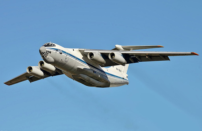 Tiếp đến là đội hình ba máy bay vận tải đa dụng Il-76. Ra đời từ năm 1967, Il-76 hiện tại không chỉ được Nga sử dụng với nhiệm vụ vận tải mà còn có khả năng tiếp liệu trên không. Nguồn ảnh: Wiki.