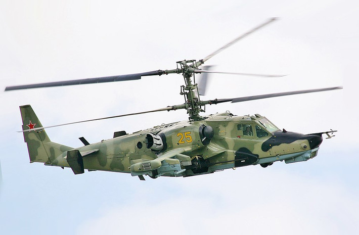 Sau Mi-28 là 4 chiếc Kamov Ka-52 - loại trực thăng tấn công sử dụng cánh quạt đồng trục hiện đại nhất hiện nay trên thế giới, được Liên Xô thiết kế từ thập niên 80 của thế kỷ trước. Nguồn ảnh: Wiki.
