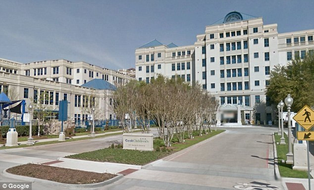 Đám cưới được tổ chức tại bệnh viện Cook Children's Hospital nằm tại bang Texas, Mỹ vào ngày thứ 5 vừa rồi.