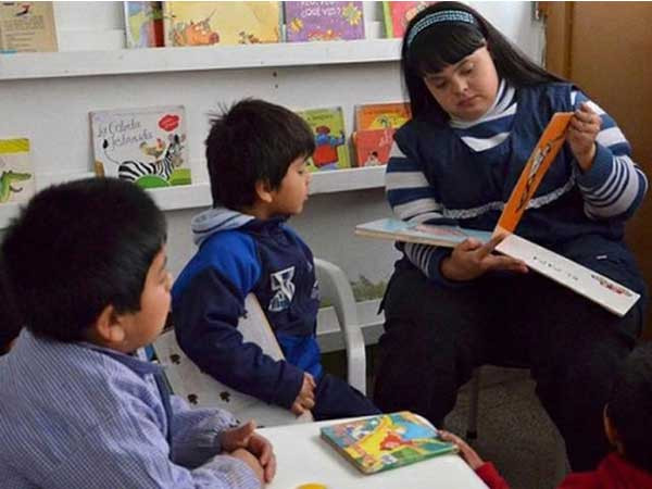 Việc dạy học cho những trẻ em này rất khó khăn nhưng không phải là không thể. Sử dụng hình ảnh minh họa là cách hiệu quả nhất trong trường hợp này.