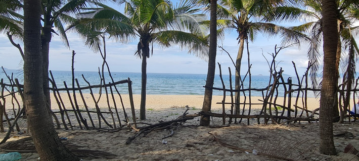 Bãi biển Hà My thuộc phường Điện Dương, thị xã Điện Bàn, tỉnh Quảng Nam, cách trung tâm thành phố Hội An khoảng 7 km và cách thành phố Đà Nẵng khoảng 22km.