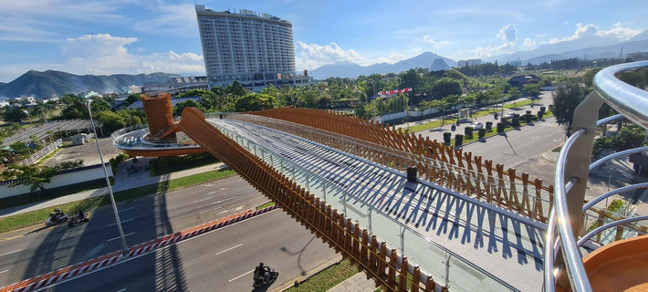 Công trình cao gần 13m, dài hơn 140m với diện tích sàn khoảng 655 m2, vừa được khánh thành hồi đầu tháng 7/2023.