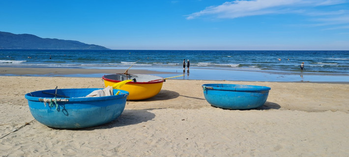 Bãi biển Mỹ Khê nằm trên địa bàn phường Phước Mỹ, quận Sơn Trà, thành phố Đà Nẵng, cách trung tâm thành phố khoảng 2km.
