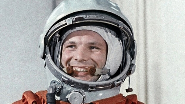 Bước khỏi xe bus chuyên dụng, Gagarin và Vladimir Seryogin lên máy bay, nhanh chóng yên vị trên chiếc MiG-15 và bắt đầu tiến vào khu vực bay mặc cho thời tiết chuyển biến theo hướng ngày một xấu đi. Vài phút sau, Gagarin liên lạc bộ đàm cho chỉ huy mặt đất, thông báo rằng mình và đồng đội đã hoàn thành nhiệm vụ bay huấn luyện đồng thời cho chiếc MiG-15 quay trở về căn cứ.
