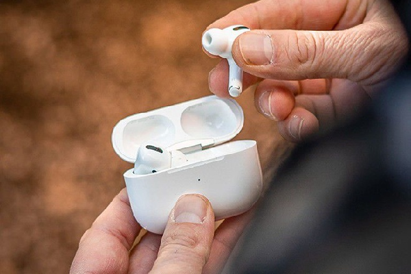 Nhà phân tích Ming Chi Kuo lưu ý rằng tai nghe nhét tai mới sẽ có ngoại hình giống với Beats Fit Pro. Không giống như AirPods, Beats Fit Pro không có thân kéo dài xuống dưới, khiến tai nghe này trông khá nhỏ gọn.