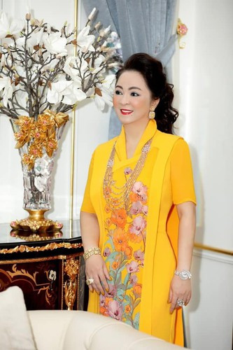 Giọng ca của bà chủ công ty Đại Nam còn được đánh giá là rất hay, cảm âm tốt và kỹ năng trình diễn cũng rất chuyên nghiệp.