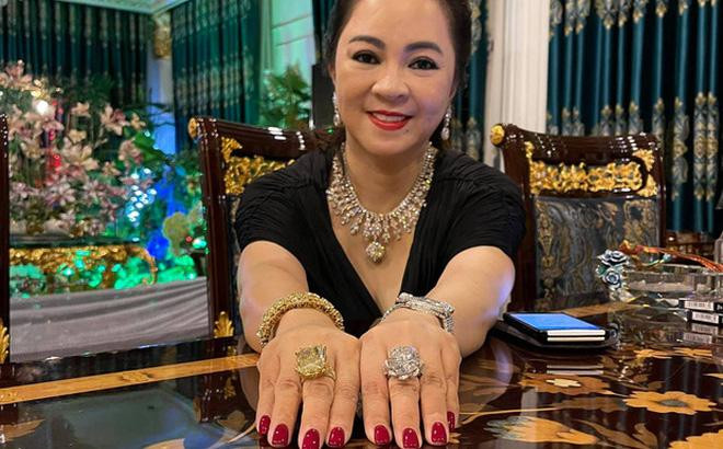 Trong mắt nhiều người, bà Phương Hằng hẳn phải là một người phụ nữ vô cùng cứng rắn, đanh thép và cực kỳ khó tính, nghiêm nghị. Thế nên khi đoạn clip được đăng tải, nhiều người đã có cái nhìn khác về nữ đại gia.