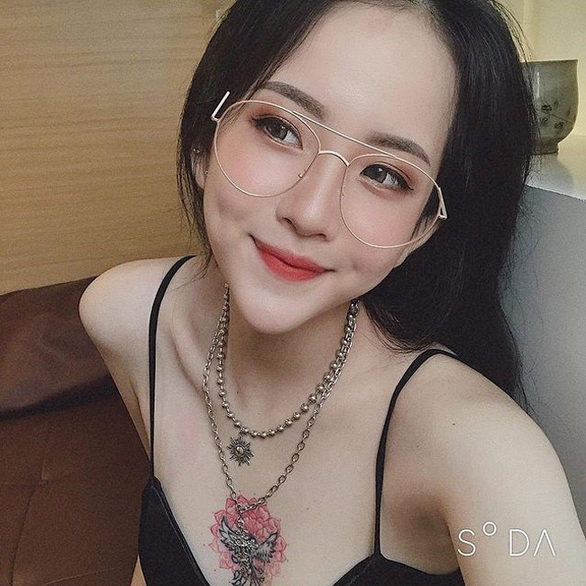 Sở hữu ngoại hình ưu nhìn cùng cách pose dáng gợi cảm, quyến rũ, mỗi bức hình Nhã Trân đăng tải đều chiếm trọn tình cảm của CĐM.