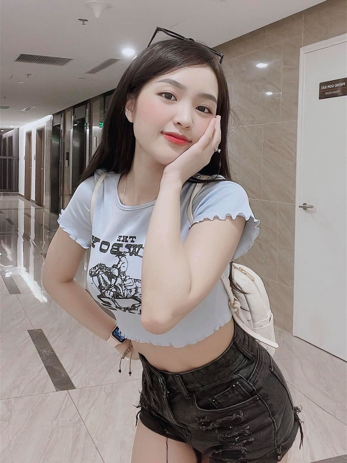 Có một thông tin khá bất ngờ là Phương Anh thực tế đã lập gia đình từ khá sớm và đã có em bé. Tuy nhiên, cô nàng khá kín tiếng trong khoản chia sẻ về đời sống cá nhân nên không nhiều người biết đến việc này. Ảnh: FBNV