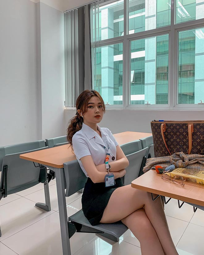 Chuẩn bị sang cấp 3, Ngọc Hân mới quyết định giảm cân, thay đổi ngoại hình. Cô đã tập luyện cật lực kết hợp chế độ ăn uống khắt khe nhưng vẫn đảm bảo dinh dưỡng.