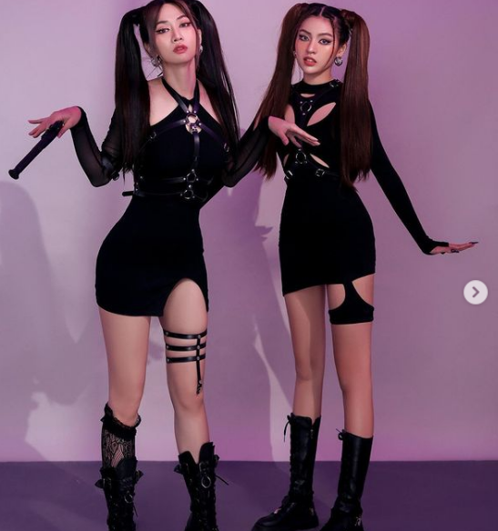 Thân hình thon gọn, nuột nà bất thường của hai nàng hot girl chính là điểm gây chú ý đến với netizen.